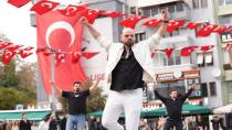 İzmit’ten Cumhuriyet’e 41 kişilik zeybekli selam